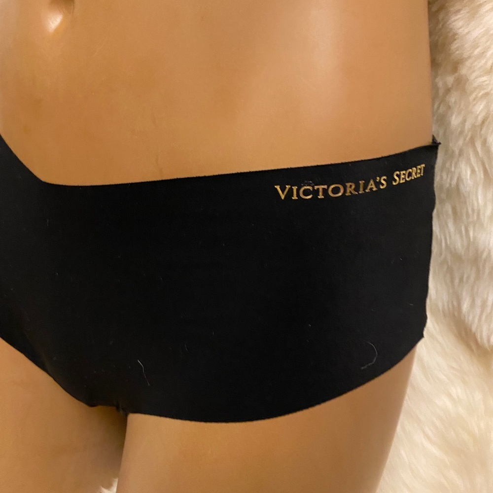 NWT BLACK WITH GOLD SAYINGS Victoria’s Secret. M